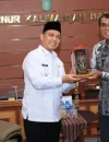 Gubernur Kalbar Ria Norsan menerima audiensi Kepala Pengadilan Tinggi Kalbar, Y.M.F. Willem Saija, menjelang tugasnya di Komisi Yudisial RI. (MC Kalbar)