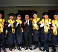 Wakil Gubernur Kalimantan Barat Krisantus Kurniawan menghadiri wisuda 746 lulusan Universitas Panca Bhakti Pontianak.