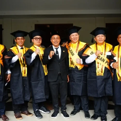 Wakil Gubernur Kalimantan Barat Krisantus Kurniawan menghadiri wisuda 746 lulusan Universitas Panca Bhakti Pontianak.
