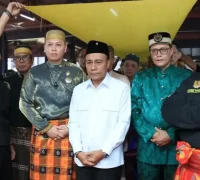 Wagub Kalbar Krisantus Kurniawan melantik pengurus YPBM se-Kalbar dan mendorong penguatan kerukunan lintas etnis serta pelestarian budaya.