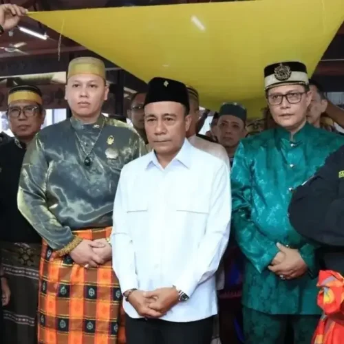 Wagub Kalbar Krisantus Kurniawan melantik pengurus YPBM se-Kalbar dan mendorong penguatan kerukunan lintas etnis serta pelestarian budaya.