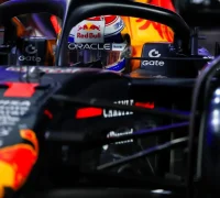 Yuki Tsunoda di paddock F1 jelang pengumuman line-up pembalap musim 2026. (instagram.com/redbullracing)