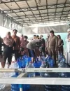 Pemprov Kalbar menyalurkan air bersih gratis kepada warga terdampak kemarau panjang dan karhutla.