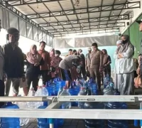 Pemprov Kalbar menyalurkan air bersih gratis kepada warga terdampak kemarau panjang dan karhutla.