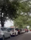 Antrean kendaraan mengular di SPBU Jalan MT Haryono, Pontianak, Senin (27/7/2026).
