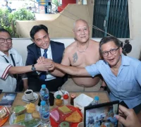 OSO bersama Yusril dan Rocky Gerung ngopi santai di Warkop Asiang Pontianak jelang Bimteknas Hanura 2026.