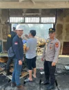 Tim Puslabfor Polda Kalbar melakukan olah TKP kebakaran deretan ruko di kawasan Pasar Pagi Sungai Pinyuh Kabupaten Mempawah.