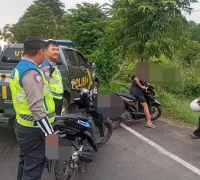 polisi membubarkan remaja yang diduga hendak melakukan balap liar saat ngabuburit di Jalan Sungai Selamat Siantan Hilir Pontianak Utara