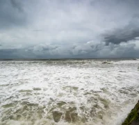 Ilustrasi - BMKG menyampaikan peringatan cuaca ekstrem dan potensi bencana hidrometeorologi Januari 2026. (freepik.com/wirestock)