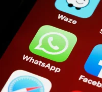 Ilustrasi - Perwakilan WhatsApp dan Kemkomdigi membahas pemblokiran akun WhatsApp di Jakarta, Rabu (26/8/2026). (Foto: unsplash.com/@brett_jordan)