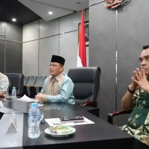 Gubernur Kalbar Ria Norsan mengikuti Press Release Prediksi Musim Hujan 2026/2027 bersama BMKG secara daring dari Ruang Digital Analytic Room (DAR), Jumat (2/10/2026).