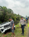 Toyota Rush dan Toyota Kijang Innova Zenix yang bertabrakan di Jalan Lintas Selatan, Kecamatan Kalis, Kabupaten Kapuas Hulu, setelah diduga terjadi manuver mendadak untuk menghindari sepeda motor. (Foto: Res-Kapuas Hulu)