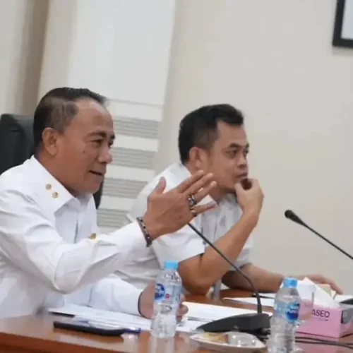 Wagub Kalbar Krisantus Kurniawan memimpin rapat penanganan karhutla bersama perusahaan perkebunan sawit.