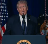 Donald Trump menyampaikan pernyataan terkait konflik Iran dan rencana pengambilalihan Pulau Kharg.