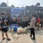 Polres Kapuas Hulu menyalurkan bantuan air bersih kepada warga terdampak kemarau panjang di Desa Sungai Antu, kawasan perbatasan RI-Malaysia.