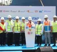 Pelepasan ekspor Alumina Hydroxide dan Alumina Oxide di Pelabuhan Dwikora Pontianak.