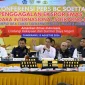 Menteri Keuangan Purbaya Yudhi Sadewa bersama jajaran Bea Cukai saat mengungkap kasus penyelundupan emas di Bandara Soekarno-Hatta.