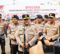 Kapolda Kalbar Irjen Pol Alberd Teddy Benhard Sianipar memimpin apel penerimaan 300 personel BKO Brimob untuk penanganan karhutla di Kalimantan Barat. (Foto: Polda Kalbar)