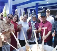 Penyajian 12 ribu porsi Lontong Sukadana di Kalbar Food Festival Pontianak 2026.