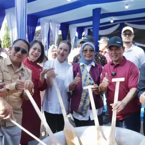 Penyajian 12 ribu porsi Lontong Sukadana di Kalbar Food Festival Pontianak 2026.