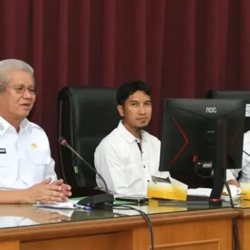 Sekda Kalbar Harisson memimpin rapat koordinasi penyelesaian sengketa lahan Sungai Limau.