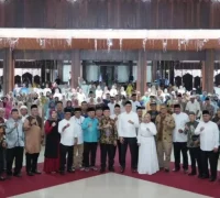Gubernur Kalbar Ria Norsan saat halalbihalal masyarakat Ketapang di Pendopo Gubernur Kalbar, Sabtu (11/4/2026).
