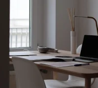 Ilustrasi - ASN bekerja dari rumah saat penerapan kebijakan WFH setiap Jumat April 2026.