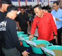 Wakil Gubernur Kalbar Krisantus Kurniawan membuka Panggung Inspirasi Petani di Putussibau Wakil Gubernur Kalbar Krisantus Kurniawan membuka Panggung Inspirasi Petani di Putussibau
