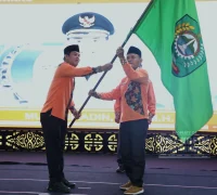 Wakil Wali Kota Singkawang Muhammadin melepas 79 kafilah ntuk mengikuti MTQ XXXIII di Putussibau. Wakil Wali Kota Singkawang Muhammadin melepas 79 kafilah ntuk mengikuti MTQ XXXIII di Putussibau. (Prokopim Singkawang)