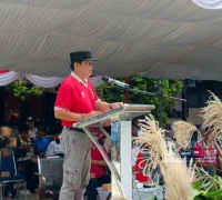 Wakil Wali Kota Singkawang Muhammadin membuka Turnamen Voli Mandel’s Cup XII tingkat pelajar di Lapangan MAN Singkawang. (Prokopim Singkawang)