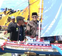 Wakil Bupati Sambas menghadiri Tradisi Antar Ajong di Desa Matang Danau Kecamatan Paloh sebagai upaya pelestarian budaya Melayu Sambas. (sambas.go.id)