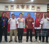 Wali Kota Tjhai Chui Mie menghadiri Muskot PBSI Singkawang 2025 di Aula Hotel Lavender. (Prokopim Singkawang)