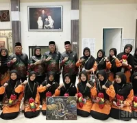 Wawako Singkawang Muhammadin menghadiri pembukaan MTQ ke-33 Kalbar Wawako Singkawang Muhammadin bersama Kafilah Singkawang menghadiri pembukaan MTQ ke-33 Kalbar di Kapuas Hulu. (MC Singkawang)