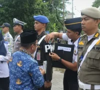 Penjabat Sekretaris Daerah Kota Singkawang Dwi Putra Sumarna Penjabat Sekretaris Daerah Kota Singkawang Dwi Putra Sumarna memimpin upacara peringatan Harhubnas 2025 di halaman Dinas Perhubungan Singkawang. (MC Singkawang)