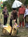 Wakil Bupati Sambas Heroaldi Djuhardi Alwi membuka Festival Sagu Desa Sebangun. (MC sambas)