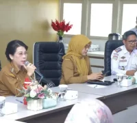 Wali Kota Singkawang Tjhai Chui Mie membuka Forum Satu Data Kota Singkawang Tahun 2025 di Aula Bappeda Singkawang. (MC Singkawang)