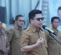 Bupati Sambas H. Satono memimpin apel gabungan dan menyampaikan kepastian PPPK Paruh Waktu bagi tenaga honorer. (sambas.go.id)