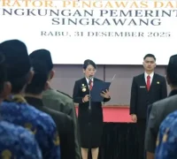Wali Kota Singkawang Tjhai Chui Mie melantik dan mengambil sumpah 71 pejabat Pemkot Singkawang di Balairung Kantor Wali Kota, 31 Desember 2025. (kominfo)