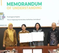 General Manager Hotel Borobudur Jakarta Anggie Ayuningtyas bersama Wali Kota Singkawang Tjhai Chui Mie usai penandatanganan kerja sama promosi pariwisata, Senin (5/1/2026). (Foto : Eko/Kominfo)