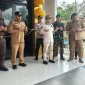 Bupati Sambas Satono bersama Wakil Bupati Heroaldi meresmikan gedung baru Puskesmas Pimpinan di Desa Pipit Teja, Teluk Keramat. (MC Sambas)