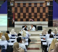 Sekda Sambas Fery Madagaskar memimpin Rakor Penegakan Disiplin ASN di Aula BKPSDMAD. (MC Sambas)