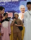 Wali Kota Tjhai Chui Mie membuka Festival Karakter Siswa SD SMP di Rumah Adat Melayu Singkawang.