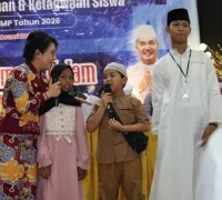 Wali Kota Tjhai Chui Mie membuka Festival Karakter Siswa SD SMP di Rumah Adat Melayu Singkawang.