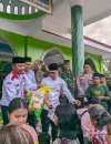 Bupati Satono menghadiri penutupan Safari Ramadan Pemerintah Kabupaten Sambas di Masjid Nurul Iman Desa Mensade Kecamatan Subah.