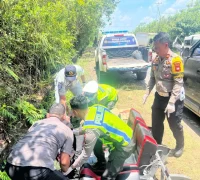 evakuasi korban kecelakaan maut KM 63 Sungai Ambawang.