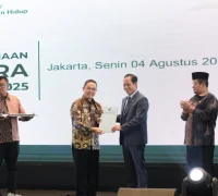 Gubernur Kalbar Ria Norsan bersama Menteri LHK Menteri LH Hanif Faisol Nurofiq bersama Gubernur Kalbar H Ria Norsan usai sosialisasi Kebijakan dan Pelaksanaan Adipura Baru di Hotel Fairmont Jakarta Pusat, Senin lalu. (Kalbarprov.go.id)