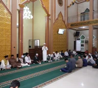 Gubernur Kalbar di Sajadah Fajar, Masjid At-taqwa Kabupaten Landak, Jumat (25/7). (Kalbarprov.go.id)