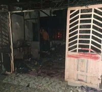 Rumah semi permanen di Gang Bhakti Sanggau tampak hangus usai dilalap api.