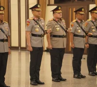 Kapolri Jenderal Pol Listyo Sigit Prabowo melantik Irjen Pol Alberd Teddy Benhard Sianipar sebagai Kapolda Kalimantan Barat dalam upacara serah terima jabatan di Mabes Polri, Jakarta.