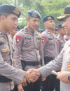 Kapolres Mempawah AKBP Ade Candra Capa Yanto usai memimpin apel pelepasan 30 personel Korbrimob yang selesai menjalankan tugas BKO penanganan karhutla di Mempawah. (Foto: Res-Mpw)